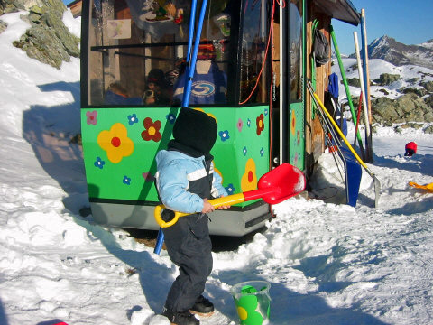 spielen im Skikindergarten